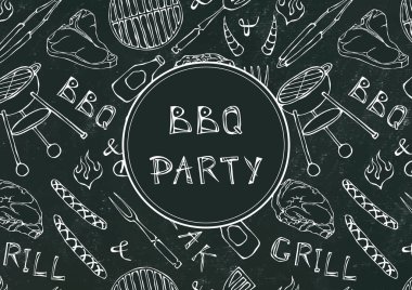 Kusursuz yaz barbekü mangal partisi düzeni. Biftek, sosis, barbekü ızgarası, maşa, çatal, ateş, ketçap. Kara Tahta Geçmişi ve Tebeşir. El Çekimi Vektör İllüstrasyonu. Doodle Biçimi