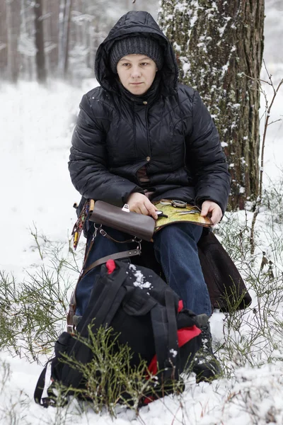 Cold Winter Snowing Girl Compass Map Odometer Hand Paves Route — Stock Photo, Image