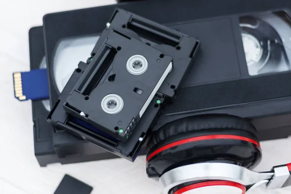 Vídeo Grande Pequeno Cartão Memória Para Gravar Vídeo Conceito Tecnologia — Fotografia de Stock