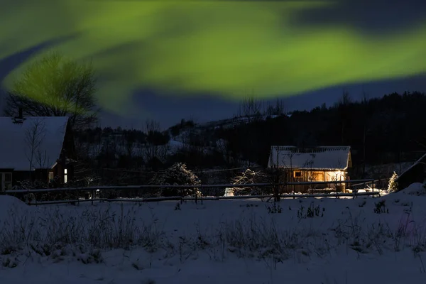 Invierno Mucha Nieve Casa Madera Tarde Por Noche Cielo Las — Foto de Stock