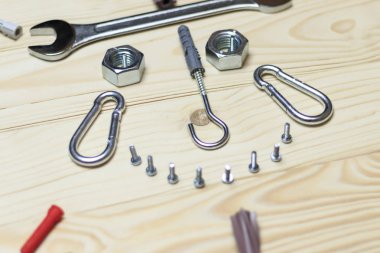 komik surat görüntü, o gülümsüyor somunlar yaptım. üstten görünüm, ahşap arka plan üzerinde. Orada kesme sığ derinlikte tonlama