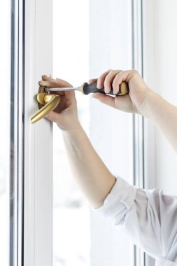 Altın kalem. Pvc pencere pencere kolu vida tutturmak