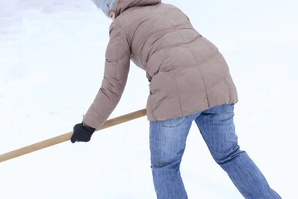 Invierno Mucha Nieve Una Chica Joven Limpia Orgullosa Hacer Trabajo —  Fotos de Stock