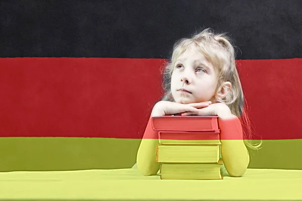 Γερμανική Σημαία Ξανθιά Κοπέλα Θέλει Μάθει Γερμανικά Διπλή Έκθεση — Φωτογραφία Αρχείου