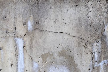 Beton duvar. içinde bir çatlak var. doku. tecavüze uğramış inşaat teknolojisi.