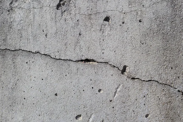 concrete wall. there is a crack in it. texture. violated construction technology.