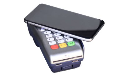 nakit terminal üzerinden ödeme. cep telefonu bir banka kartı gibi. Beyaz arka plan üzerinde izole.