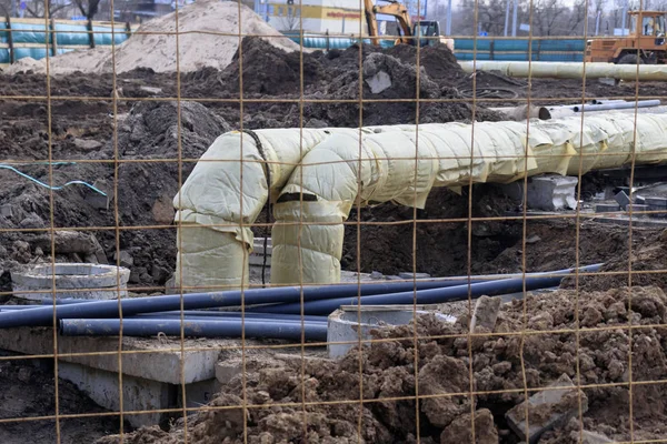 Industrial facility. pipes are being laid, and a well is put in place for long-term maintenance — Stock Photo, Image
