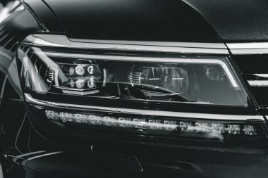 sokak aydınlatması. parlak güneş. Far. Close. tonlama var