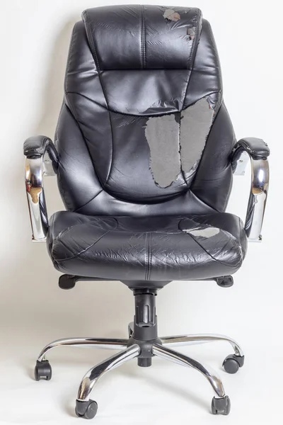 Leather office chair on a white background. no isolation. repairs. hauling upholstery. — Stock Photo, Image