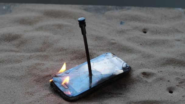 Дневной Свет Телефон Поврежден Пожара Повреждений Иметь Тонировку — стоковое видео