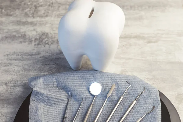 Instrumento para examinar a un paciente. dentista examina pacientes . —  Fotos de Stock