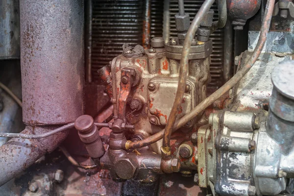 Retro tractor. t-25. breakage, oil flow in the cylinder. there is a tint. air cooling — Stock Photo, Image