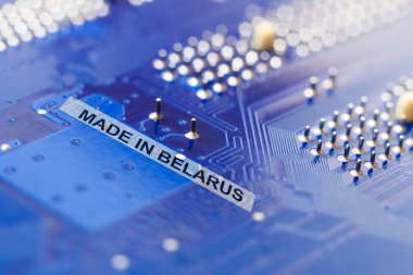 Yakın plan. Anakart mavi. Yazıt Belarus 'ta yapıldı..