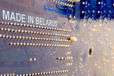 Yakın plan. Anakart mavi. Yazıt Belarus 'ta yapıldı..