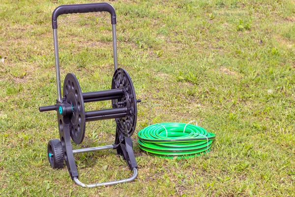 Luce Del Giorno Sull Erba Carrello Dei Tubi Primo Piano — Foto Stock