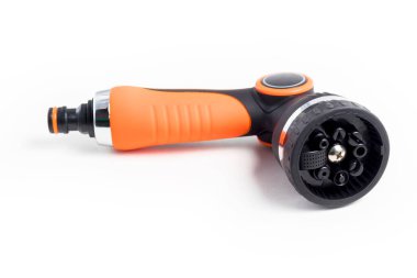 Su spreyi ve kafasında düğme var. Yakın plan. Beyaz arka planda. Yalnızlık yok