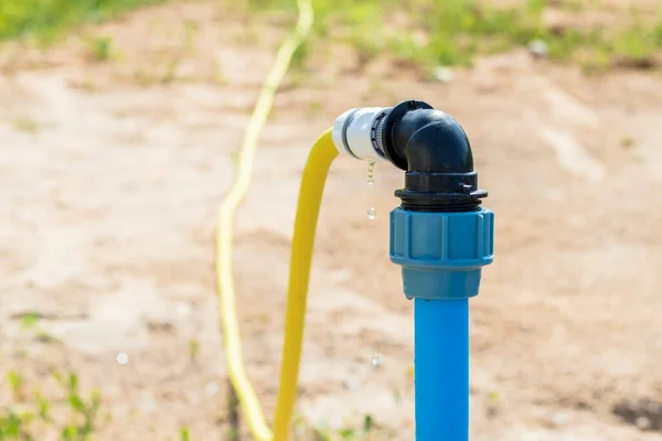 Bright lighting. equipped well under water. Their PVC pipe is blue. Close-up — Stock Image Bright Lighting Equipped Well Water Pvc Pipe Blue Close Stock Photo