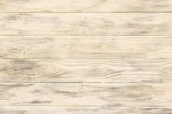 Gün ışığı. Doğal ahşap, gücenmiş ateşle güzelce yapıştırılır ve üstüne beyaza boyanır..