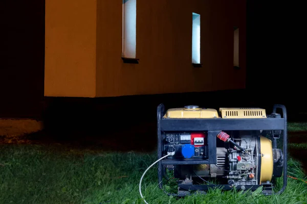 Alumbrado Público Buenas Noches Generador Amarillo Genera Electricidad Utilizado Como — Foto de Stock