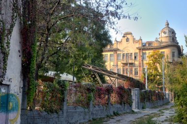 Kherson, Ukrayna - 21 Ekim 2018: Tipik Kherson dış eski sokaklar onların basit mimarisi ve sakin ve huzurlu hava görünümünü. Kherson Ukrayna Güney üzerinde bölgesel bir şehirdir.