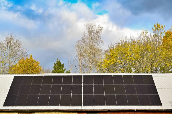 İsveç 'te ahır çatısındaki güneş panelleri