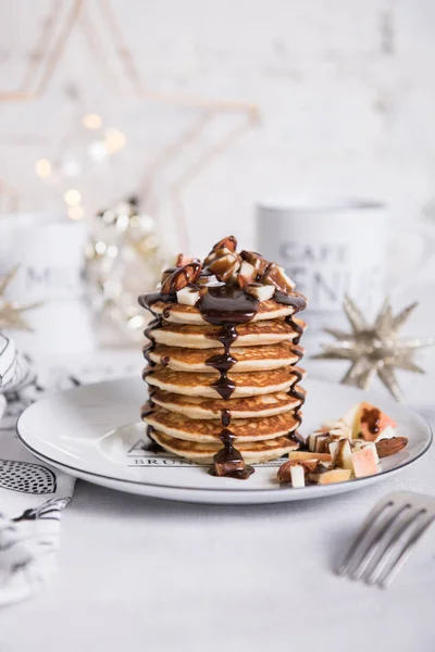 Buñuelos de chocolate al horno con manzana y nueces Imagen De Stock