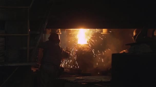 Forno Fusorio Sparks Scintille Acciaio Calde Dal Forno Industriale — Video Stock