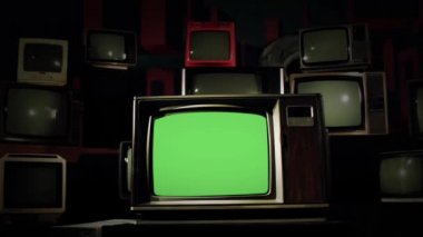 Vintage Tv yeşil ekran ile herhangi bir film ya da resim yeşil ekran değiştirmek için birçok 1980'lerde TV. hazır istiyorum. Adobe After Effects girme (Chroma Key) etkisi ile yapabilirsin.