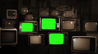 Birçok TV ile yeşil perde dönme üstünde. Sepya sesi. 80 lerin estetik. Yerine yeşil ekran ile herhangi bir film için hazır ya da istediğiniz resim. Full Hd.