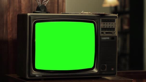 1980s televize s zeleným plátnem. Chcete vyměnit fabion se záběry nebo obrázek. Můžete to udělat s efektem klíčování (Chroma Key) v Adobe After Effects nebo jiný software pro střih videa. Full Hd. 