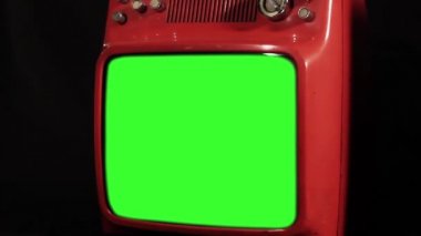 Yeşil ekran ile eski kırmızı Tv. Vınlamak dışarı. Yakın çekim. 