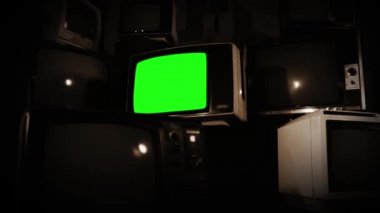 Vintage 80s Tv ile yeşil perde. Sepya sesi. İnç hazır herhangi bir görüntüleri veya resmi ile yeşil ekran değiştirmek için yakınlaştırma. Full Hd. 