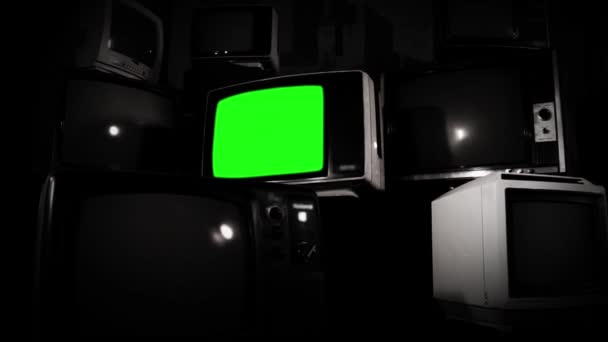80S 带绿色屏幕的电视 黑白相间的色调 准备用你想要的任何视频或图片替换绿色屏幕 全高清 — 图库视频影像