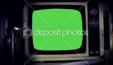 Eski Tv yeşil ekran. Gece sesi. İnç hazır herhangi bir görüntüleri veya resmi ile yeşil ekran değiştirmek için yakınlaştırma. Girme (Chroma Key) etkisi ile yapabilirsin. Full Hd. 