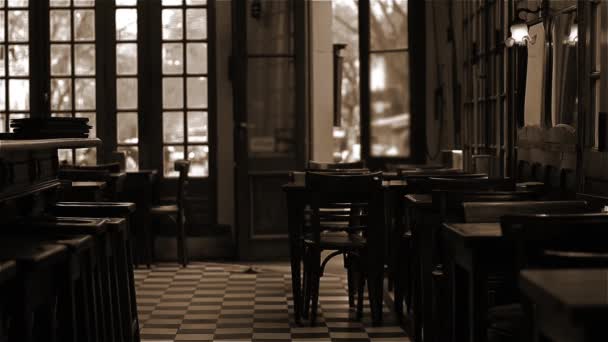 传统的阿根廷咖啡馆的内部 棕褐色色调 — 图库视频影像
