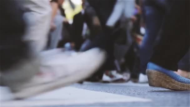 Gambe Persone Diverse Camminando Pedestrian Street Girato Buenos Aires Full — Video Stock