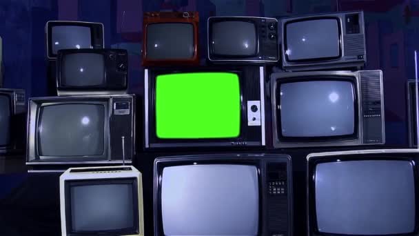 Viejo Con Pantalla Verde Muchos Viejos Tvs Estética Los Aléjate — Vídeos de Stock