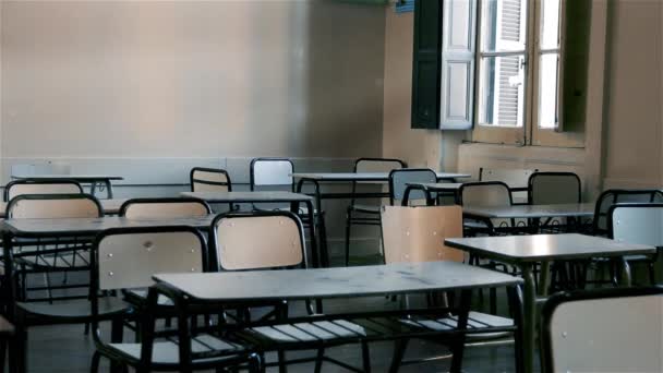 Chaises Bois Vintage Avec Particules Poussière Dans École — Video