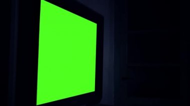 Yeşil ekran televizyon. 80 lerin estetik. Herhangi bir görüntü veya resim ile yeşil ekran değiştirmek hazır olmasını istiyorum. Adobe After Effects girme (Chroma Key) etkisi ile yapabilirsin.