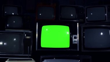 80s Tv yeşil ekran ile birçok 80s TV. Dolly hızlı. Gece sesi. Yerine yeşil ekran ile için herhangi bir ayak hazır ya da istediğiniz resim. Etkisi sonra girme (Chroma Key) etkisi ile yapabilirsin.