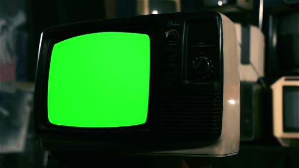 80S Τηλεόραση Πράσινη Οθόνη Παράλληλη Κουκλίτσα Πυροβολισμό Μπλε Χάλυβα Τόνου — Αρχείο Βίντεο