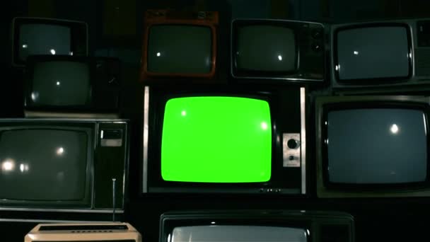 年代テレビ グリーン スクリーン多く 年代テレビ ドリー インチ青鋼音 緑の画面を交換する準備ができて任意の映像や画像をしたいです 効果後でキーイング クロマキー 効果を行うことができます — ストック動画