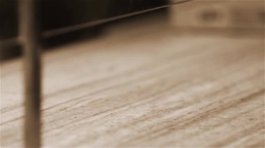 Sinemada film biletleri satın alma. Close. Sepya tonu. 