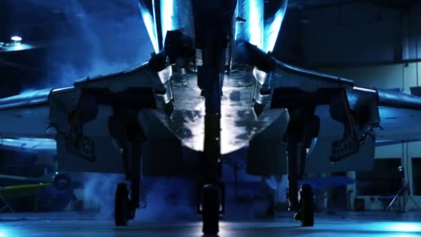 Bir Hangar Içinde Fighter Jet — Stok video