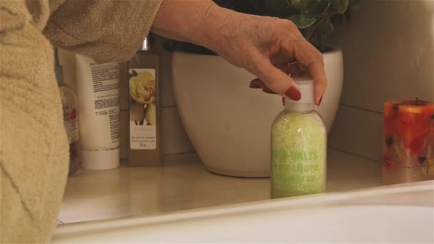 Elderly Woman Preparing Salt Bath — Stock Video