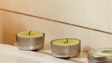Mumlar ile Kabarcık Banyo Hazırlanması.