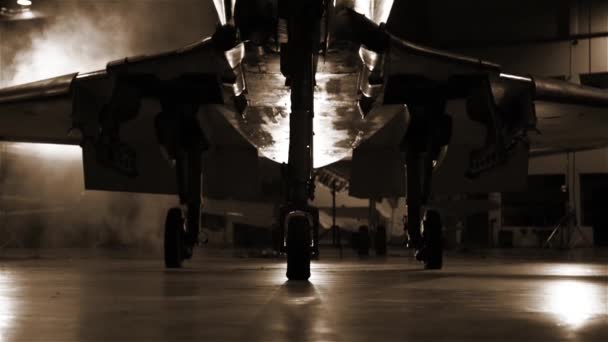 Combat Repülőgép Egy Hangár Szépia Tone Pan Lövés — Stock videók