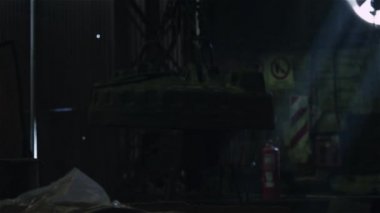 Dökümhanede Demir Blok Taşıma Endüstriyel Mıknatıs.