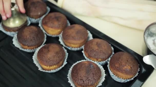 Menina Cozinhar Home Made Brownies Chocolate — Vídeo de Stock